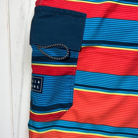 Multi Stripe Billabong Board Shorts with Side Pocket Size 32 - Picture 5 of 6